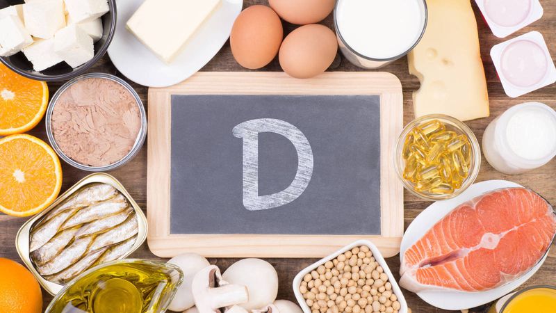 Afirman que la vitamina D ayuda a combatir la Covid-19: en qué alimentos encontrarla