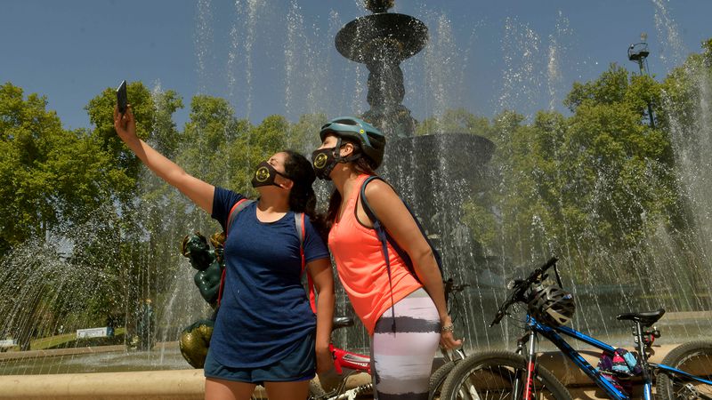 La OMS le advierte a los jóvenes que deberán esperar hasta 2022 para la vacuna contra el coronavirus