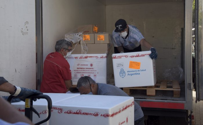 COVID-19: llegaron a Mendoza 35 mil dosis de la vacuna AstraZeneca