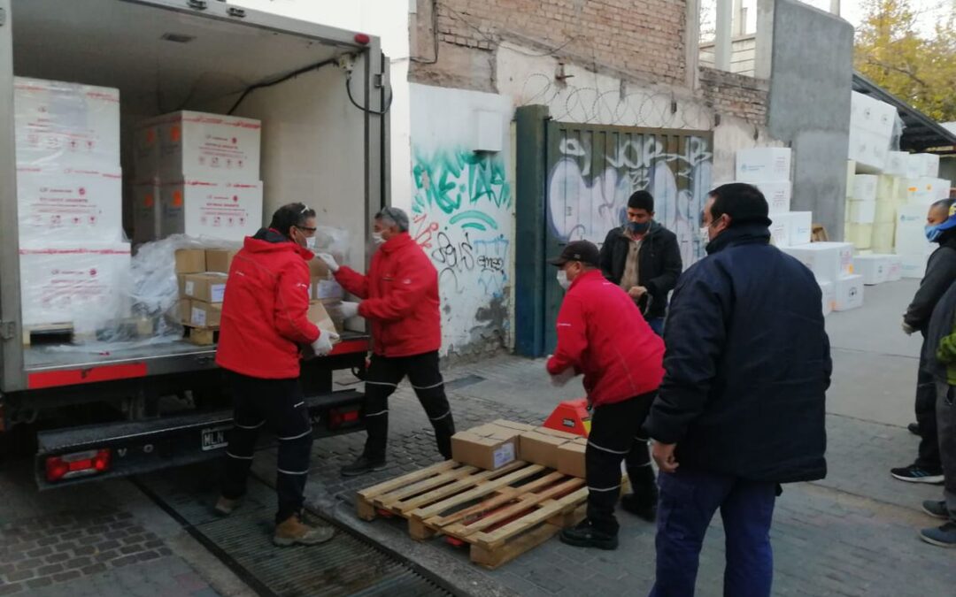 Este jueves llegó a Mendoza el mayor cargamento de vacunas