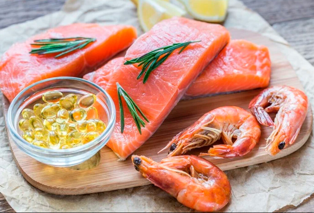 El salmón y los mariscos son fuente de omega-3, que también se obtiene en suplementos.