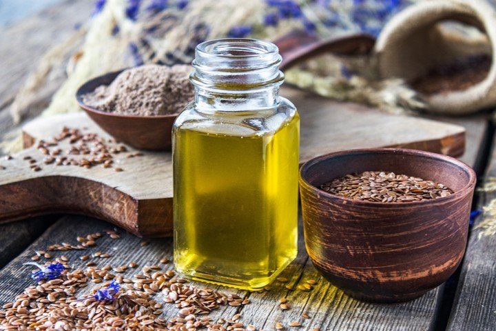 Las semillas de lino y el aceite de linaza, fuentes vegetales de omega-3.