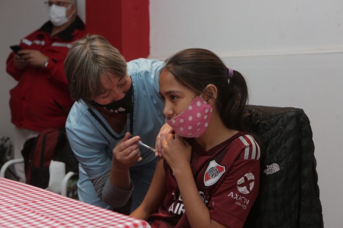 COVID-19: comenzó la campaña de vacunación en estadios mendocinos