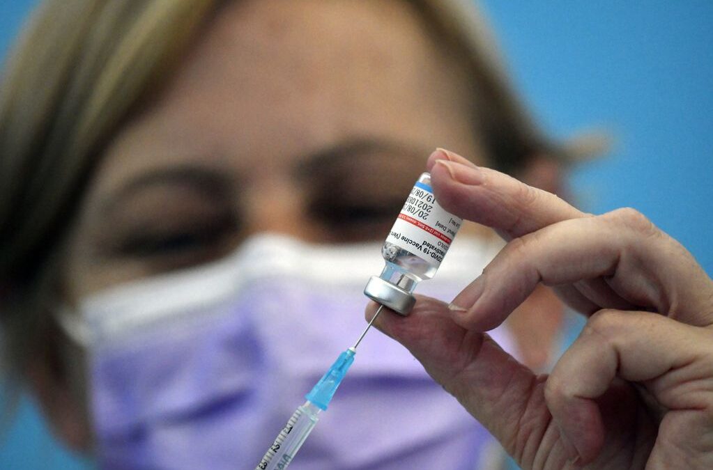 La tercera dosis de AstraZeneca aumenta los anticuerpos contra Ómicron