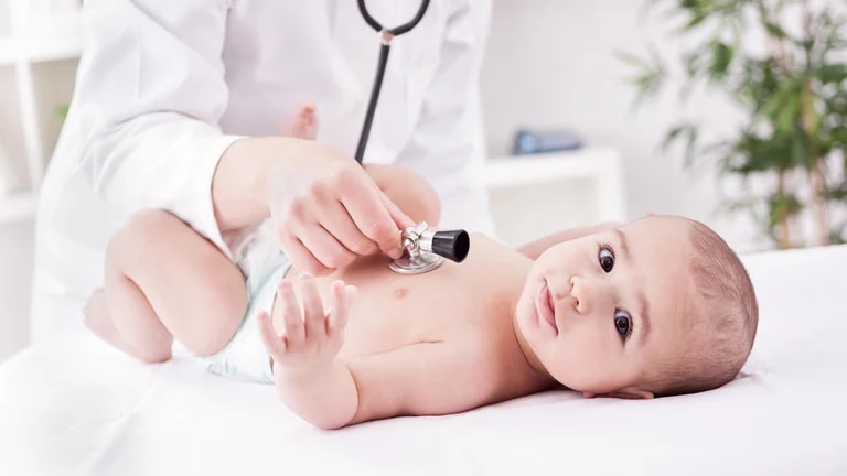 Modificaron los indicadores que utilizan los pediatras para reconocer el desarrollo de bebés y niños