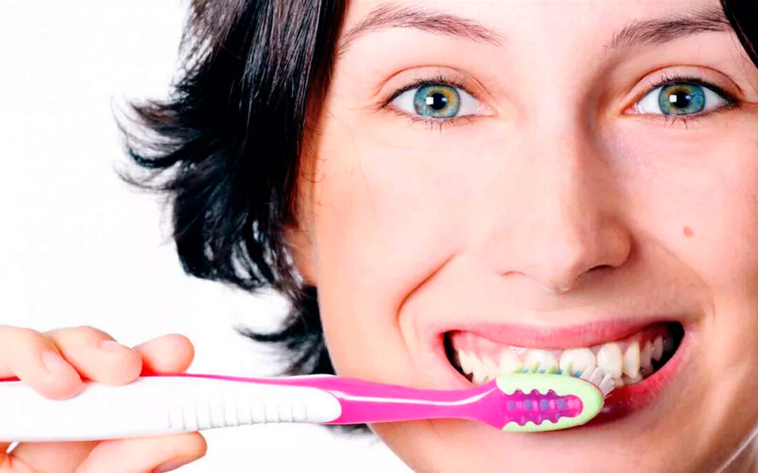 Los 7 errores que hay que evitar al cepillarse los dientes