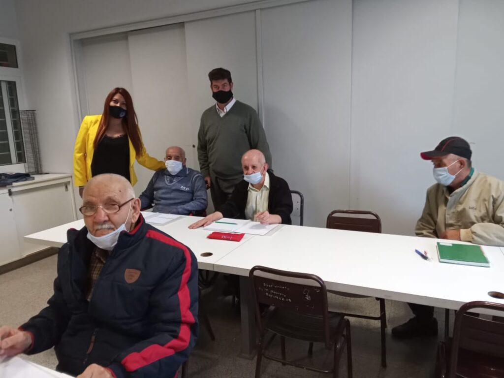 Adultos mayores-sin edad para aprender