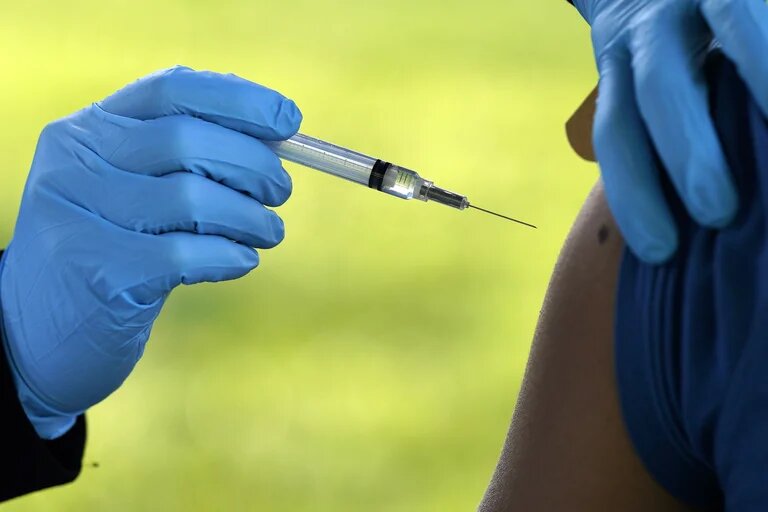 A dos años de la pandemia estudios analizan la efectividad de las vacunas