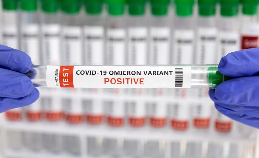 ¿La variante Ómicron genera un periodo de infección más corto?