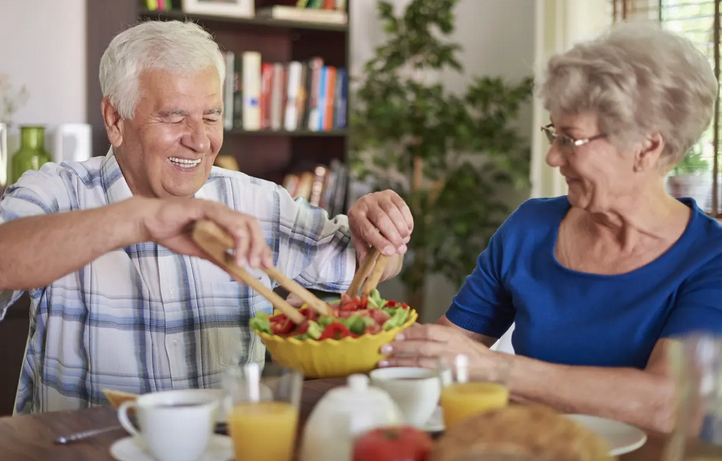 Consideraciones clave para que no se vea afectada la nutrición de los adultos mayores