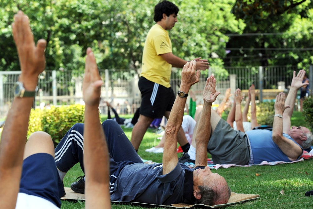 Alimentación saludable, deportes y vitamina D, para prevenir fracturas a cualquier edad
